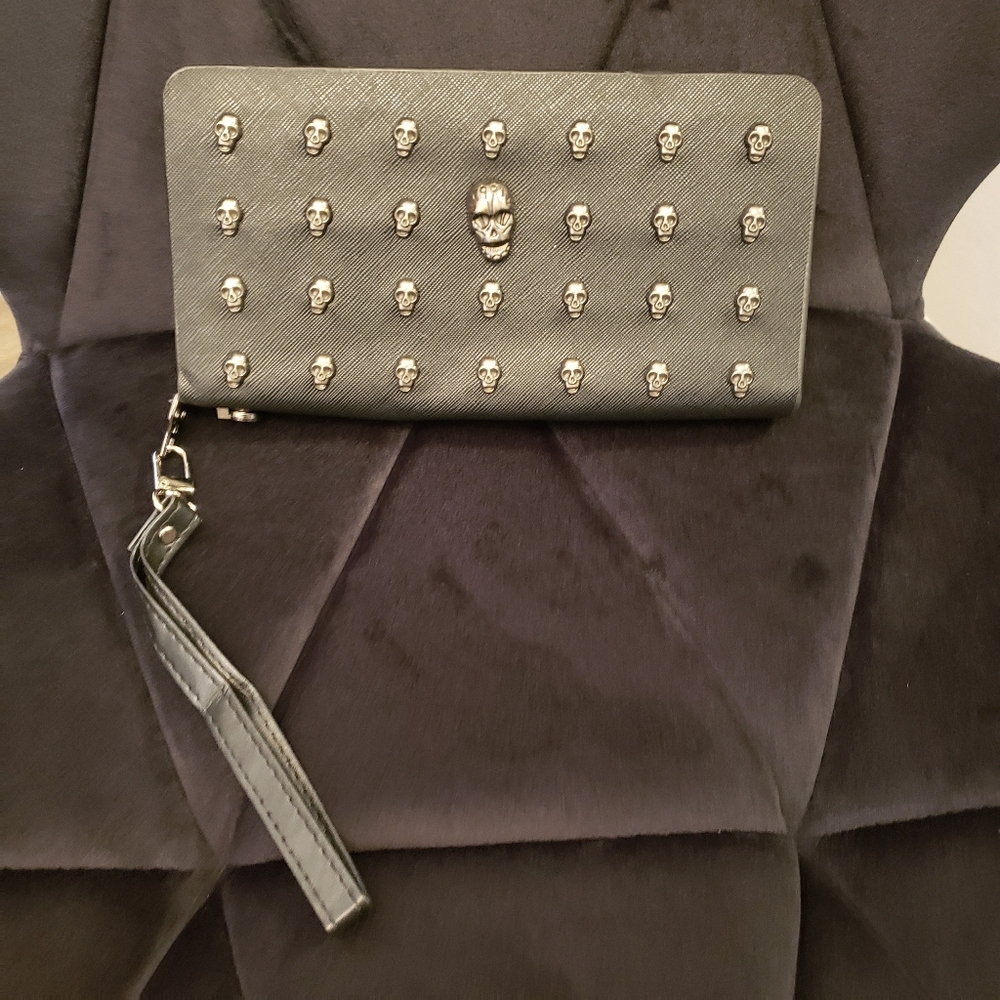 SHEIN Black Skull Studded Clutch With Wristlet